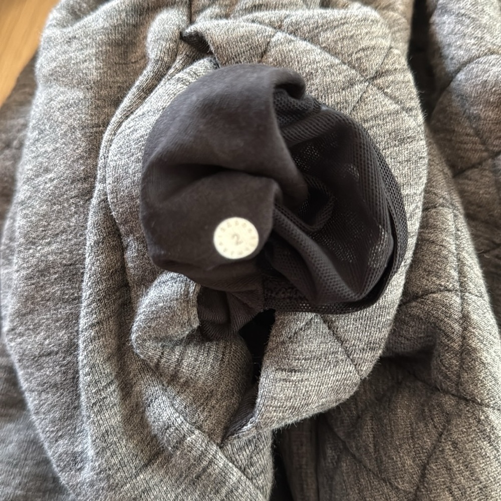 Lululemon Athletica Forever Warm Quilted Pullover Gray Size 2 - Picture 6 of 6